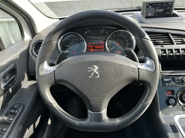 Peugeot 3008 2014 - 8400 EUR, 220000 km - AUTO.MOTO.pt - 220000km - foto 32 de 62