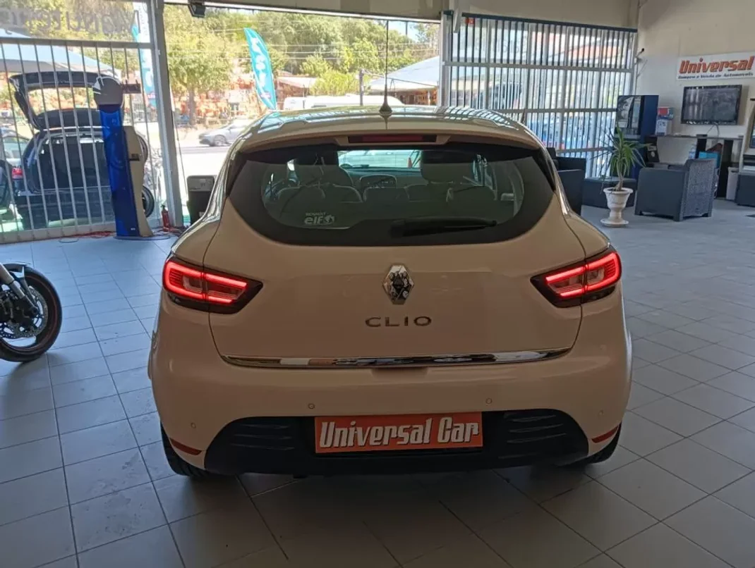 Renault Clio 2018 - 12900 EUR, 129000 km - AUTO.MOTO.pt - 129000km - foto 4 de 20