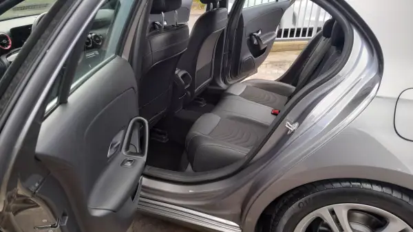 Mercedes-Benz A 180 2020 - 24500 EUR, 99999 km - AUTO.MOTO.pt - 99999km - foto 12 de 16