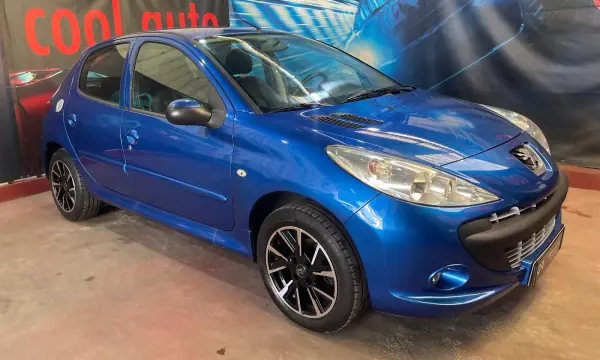 Peugeot 206 2011 - 4999 EUR, 127000 km - AUTO.MOTO.pt - 127000km - foto 8 de 34