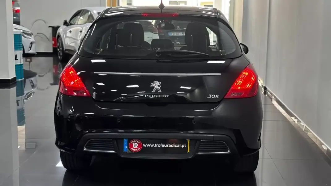 Peugeot 308 2012 - 7250 EUR, 172520 km - AUTO.MOTO.pt - 172520km - foto 8 de 50