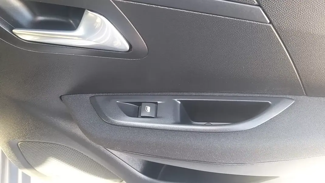 Peugeot 208 2022 - 13565 EUR, 63583 km - AUTO.MOTO.pt - 63583km - foto 14 de 37