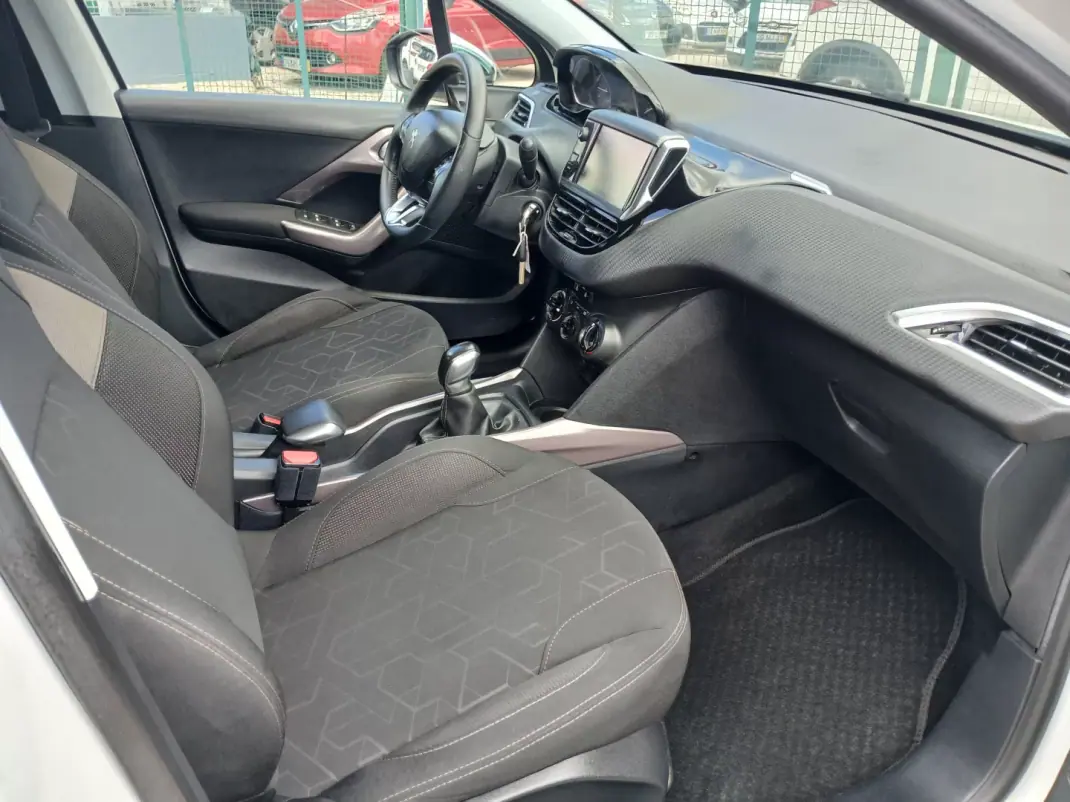 Peugeot 2008 2016 - 8650 EUR, 88623 km - AUTO.MOTO.pt - 88623km - foto 22 de 25