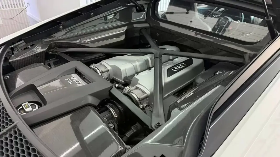 Audi R8 Coupé 2015 - 129990 EUR, 78788 km - 78788km - foto 33 de 34