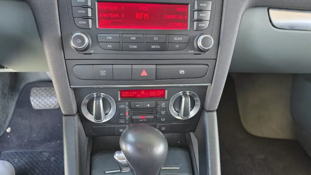 Audi A3 Sportback 2009 - 12990 EUR, 176000 km - AUTO.MOTO.pt - 176000km - foto 18 de 25