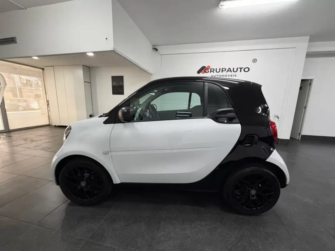 Smart ForTwo Coupé 2016 - 8990 EUR, 106408 km - AUTO.MOTO.pt - 106408km - foto 2 de 14
