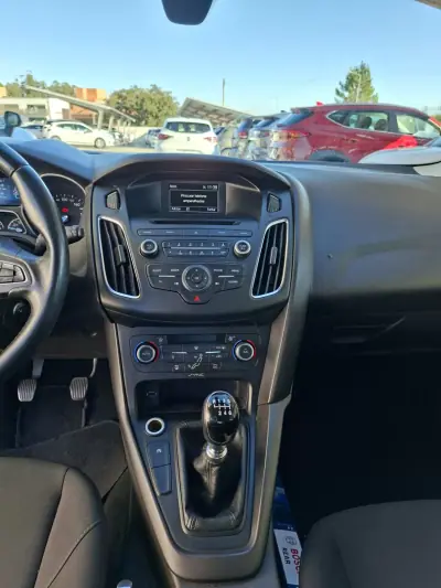 Ford Focus 2018 - 9850 EUR, 109500 km - AUTO.MOTO.pt - 109500km - foto 17 de 26