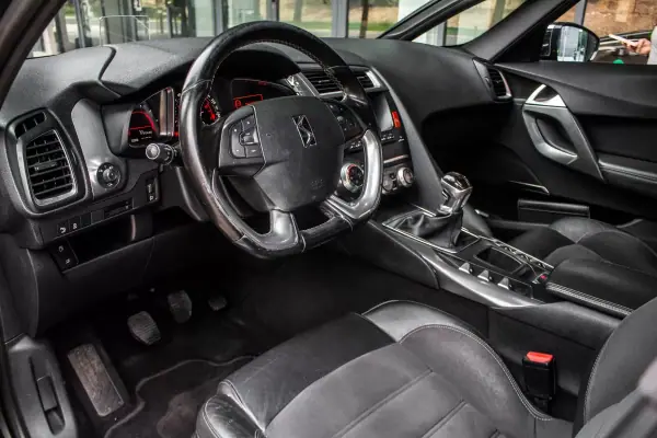 DS DS5 2015 - 8450 EUR, 237267 km - AUTO.MOTO.pt - 237267km - foto 24 de 41