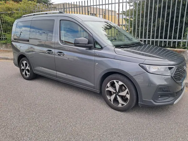 Ford Tourneo Connect 2022 - 25500 EUR, 66029 km - AUTO.MOTO.pt - 66029km - foto 3 de 5