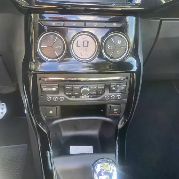 Citroën DS3 2013 - 14990 EUR, 156000 km - AUTO.MOTO.pt - 156000km - foto 17 de 26