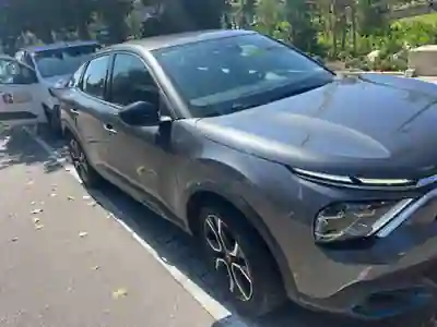 Citroën e-C4 2021 - 16300 EUR, 90000 km - 90000km - foto 6 de 8