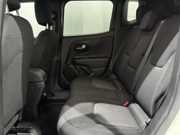 Jeep Renegade 2021 - 17990 EUR, 55000 km - AUTO.MOTO.pt - 55000km - foto 25 de 28