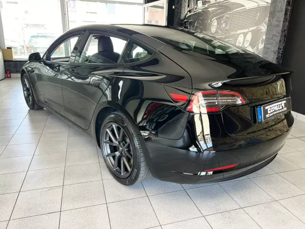 Tesla Model 3 2021 - 29900 EUR, 86555 km - AUTO.MOTO.pt - 86555km - foto 3 de 17