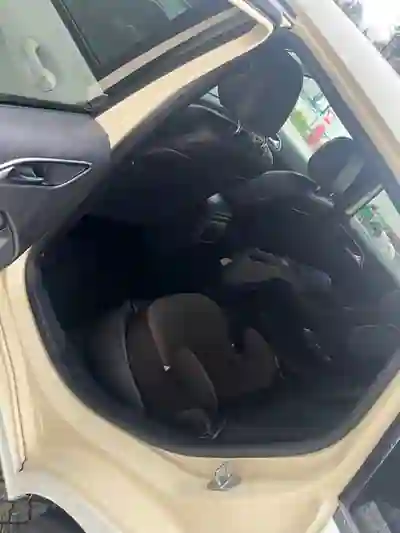 Mercedes-Benz B 180 2013 - 7000 EUR, 411000 km - AUTO.MOTO.pt - 411000km - foto 8 de 10