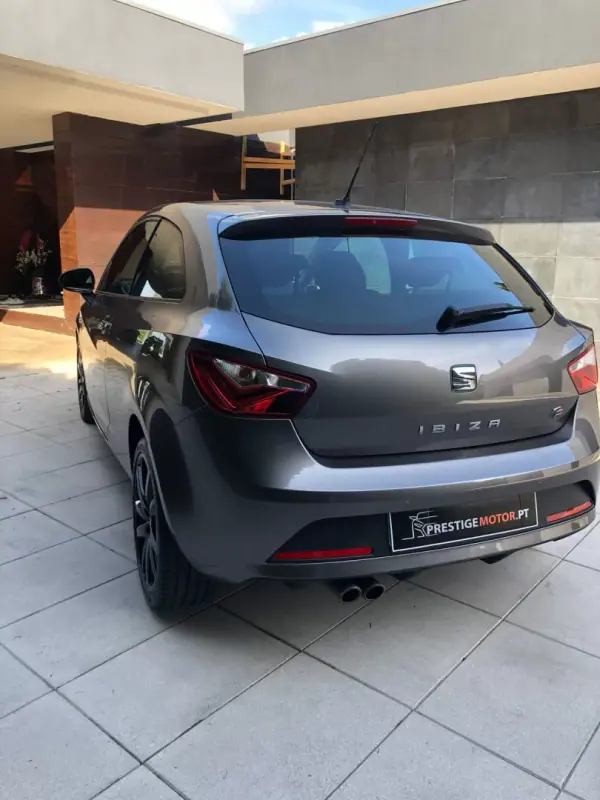 SEAT Ibiza 2016 - 10750 EUR, 142000 km - AUTO.MOTO.pt - 142000km - foto 4 de 33
