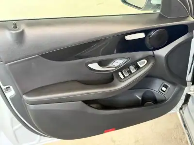 Mercedes-Benz C 300 2019 - 25900 EUR, 228972 km - AUTO.MOTO.pt - 228972km - foto 12 de 35