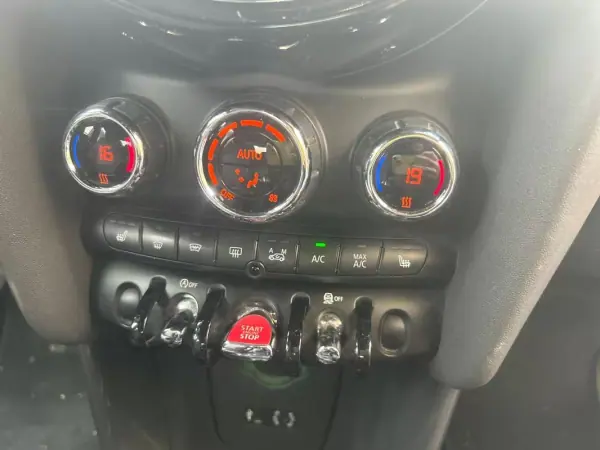 MINI 5 Portas 2016 - 12000 EUR, 203000 km - AUTO.MOTO.pt - 203000km - foto 12 de 27