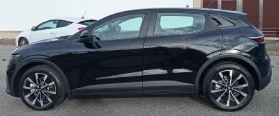 Renault Mégane E-Tech 2023 - 23490 EUR, 64900 km - AUTO.MOTO.pt - 64900km - foto 7 de 20