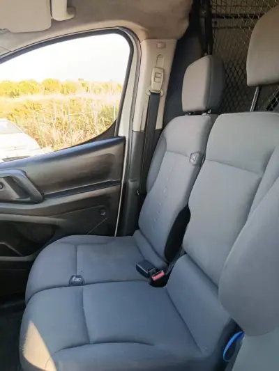 Citroën Berlingo 2015 - 8900 EUR, 220000 km - AUTO.MOTO.pt - 220000km - foto 4 de 7