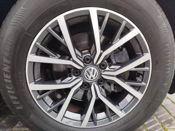 Volkswagen Tiguan Allspace 2021 - 29990 EUR, 108015 km - AUTO.MOTO.pt - 108015km - foto 18 de 20