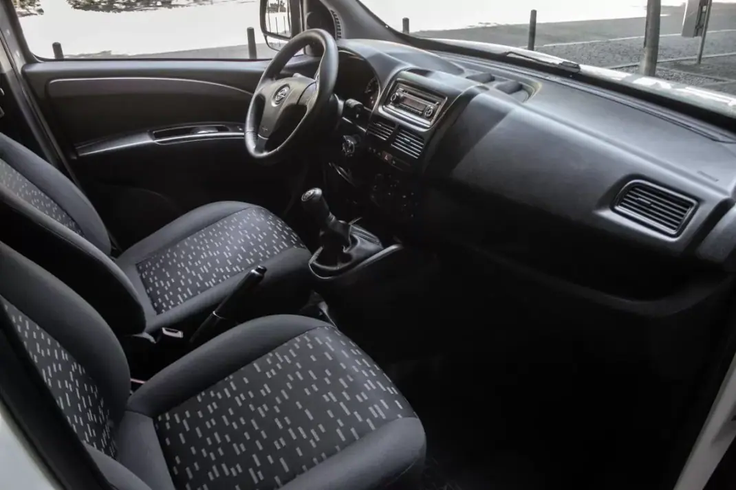 Opel COMBO 2012 - 6800 EUR, 158642 km - 158642km - foto 21 de 23