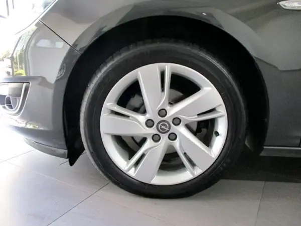 Opel Astra Sports Tourer 2016 - 7490 EUR, 250000 km - AUTO.MOTO.pt - 250000km - foto 11 de 49