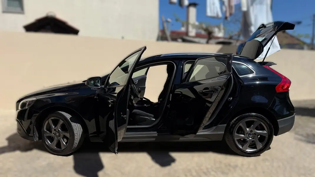 Volvo V40 Cross Country 2015 - 13900 EUR, 115900 km - AUTO.MOTO.pt - 115900km - foto 4 de 11