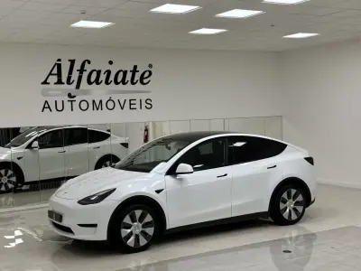 Tesla Model Y 2022 - 34890 EUR, 49800 km - AUTO.MOTO.pt - 49800km - foto 17 de 32