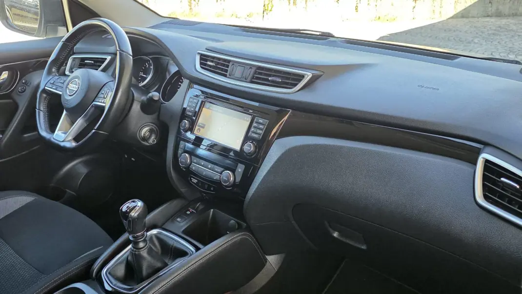 Nissan Qashqai 2019 - 18990 EUR, 110000 km - AUTO.MOTO.pt - 110000km - foto 22 de 31