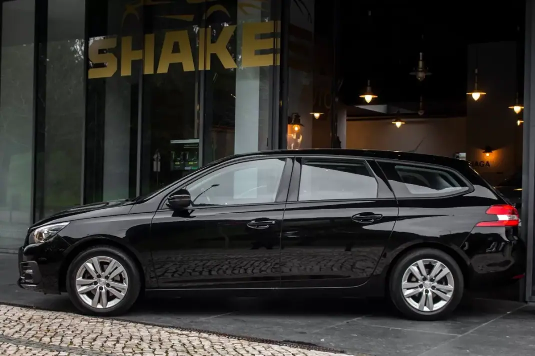 Peugeot 308 SW 2019 - 9800 EUR, 267684 km - AUTO.MOTO.pt - 267684km - foto 2 de 38
