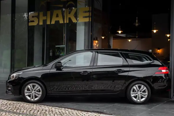 Peugeot 308 SW 2019 - 9800 EUR, 267684 km - AUTO.MOTO.pt - 267684km - foto 2 de 38