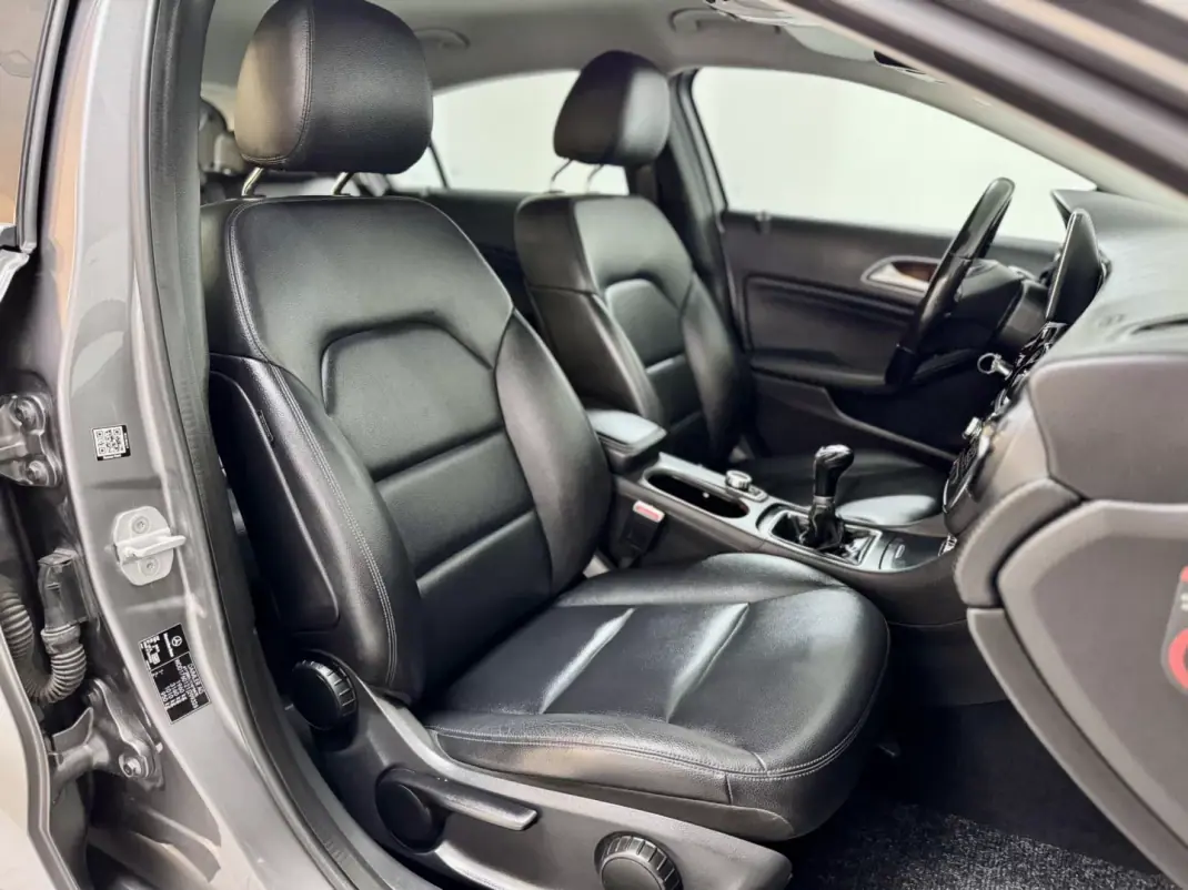 Mercedes-Benz A 180 2014 - 13750 EUR, 157000 km - AUTO.MOTO.pt - 157000km - foto 40 de 45