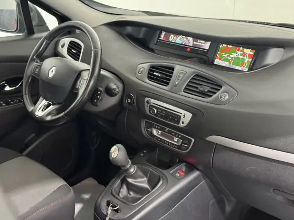 Renault Grand Scénic 2014 - 7990 EUR, 308370 km - AUTO.MOTO.pt - 308370km - foto 15 de 20