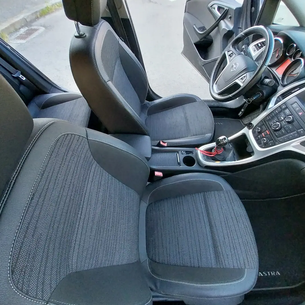 Opel Astra Sports Tourer 2015 - 7500 EUR, 168000 km - AUTO.MOTO.pt - 168000km - foto 13 de 15