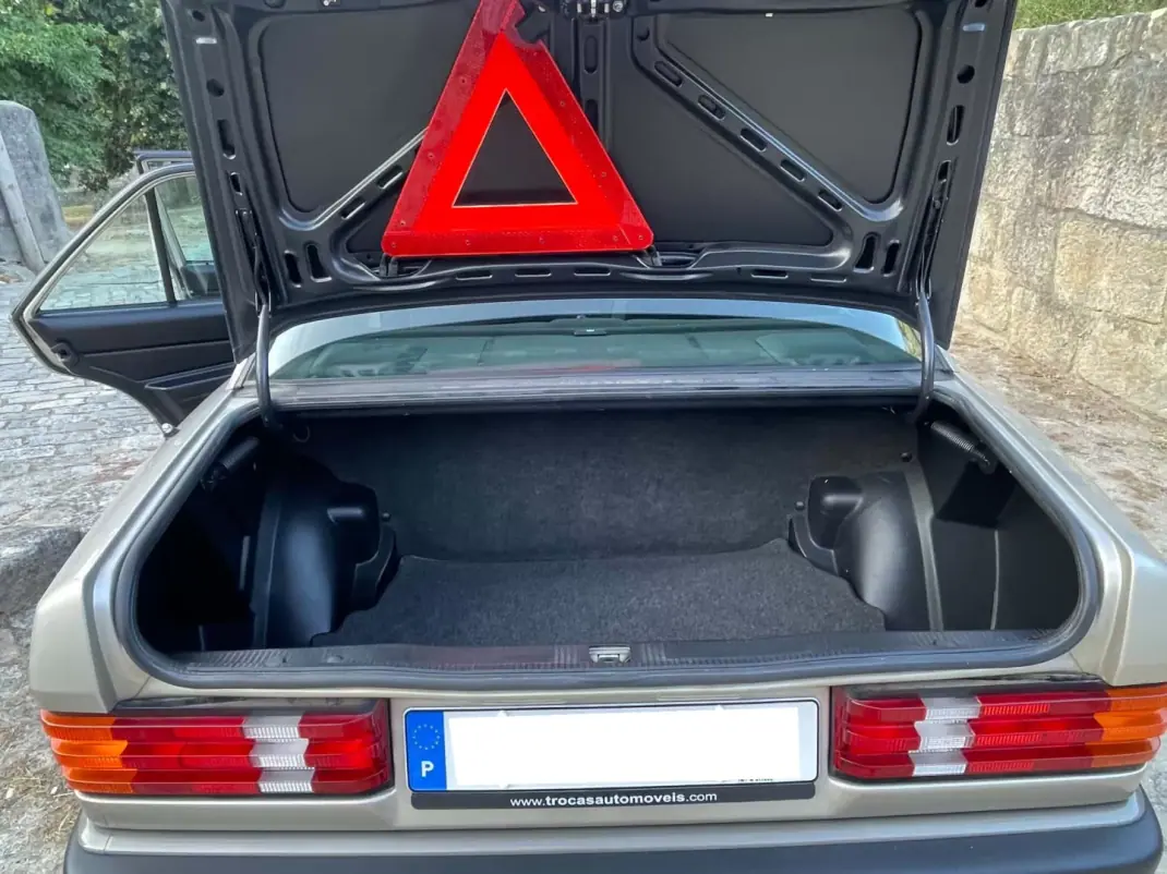 Mercedes-Benz 190 1993 - 14900 EUR, 41200 km - 41200km - foto 30 de 40
