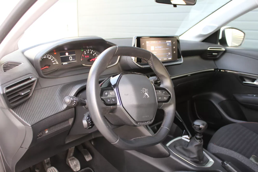 Peugeot 208 2021 - 16200 EUR, 27000 km - AUTO.MOTO.pt - 27000km - foto 11 de 19