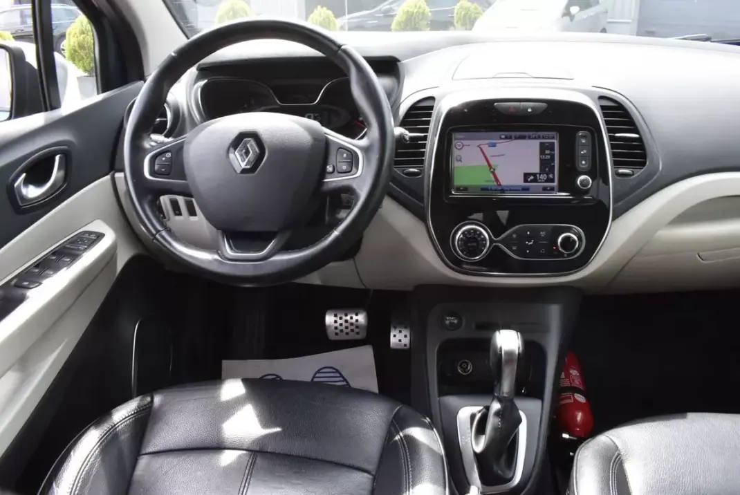 Renault Captur 2018 - 12300 EUR, 139947 km - 139947km - foto 8 de 12