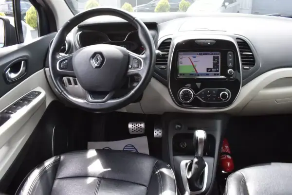 Renault Captur 2018 - 12300 EUR, 139947 km - AUTO.MOTO.pt - 139947km - foto 8 de 12