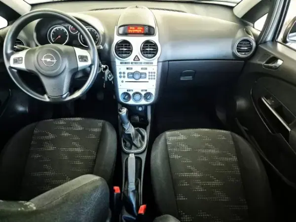 Opel Corsa 2013 - 8250 EUR, 55000 km - AUTO.MOTO.pt - 55000km - foto 4 de 9
