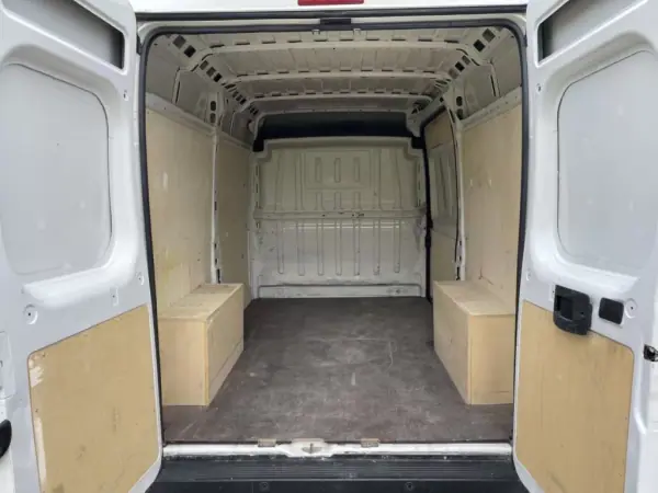 Peugeot Boxer 2.0BlueHDi L2H2 Premium 2019 - 18990 EUR, 232250 km - AUTO.MOTO.pt - 232250km - foto 17 de 17