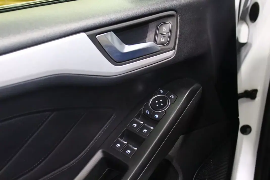 Ford Focus SW 2019 - 13900 EUR, 160000 km - AUTO.MOTO.pt - 160000km - foto 21 de 32