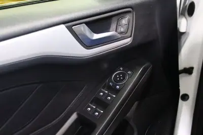 Ford Focus SW 2019 - 13900 EUR, 160000 km - AUTO.MOTO.pt - 160000km - foto 21 de 32