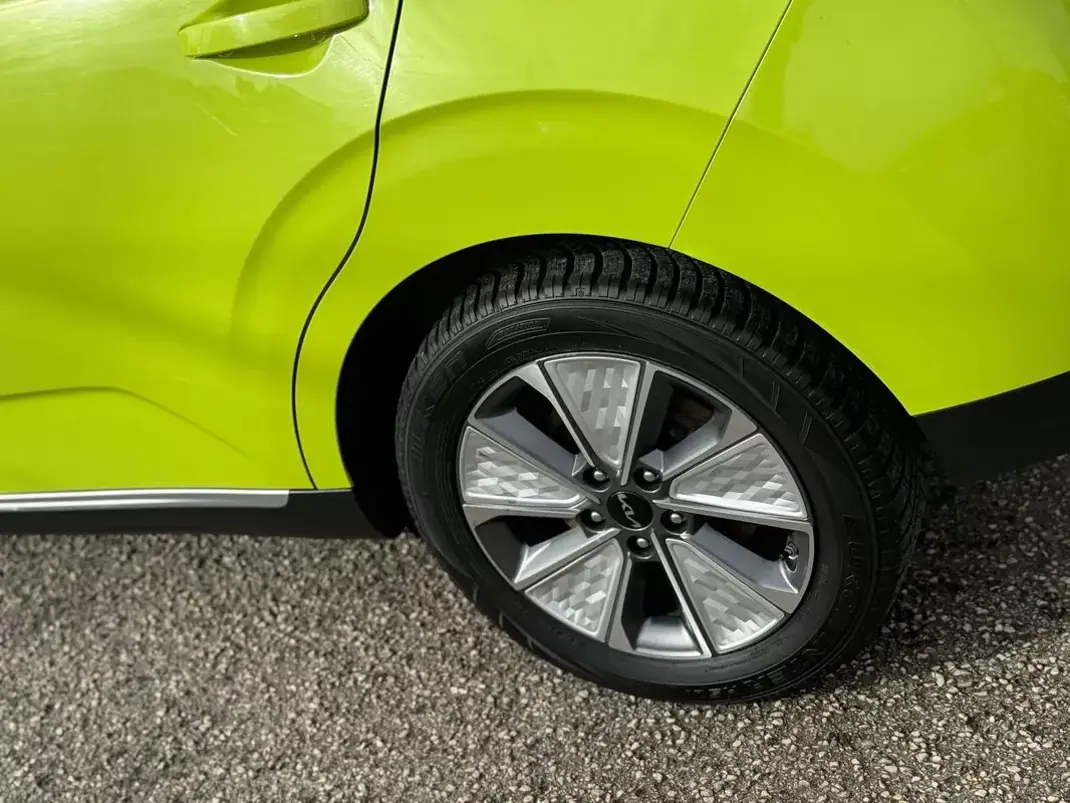 Kia e-Soul 2021 - 15900 EUR, 69728 km - AUTO.MOTO.pt - 69728km - foto 10 de 30