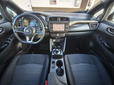 Nissan Leaf 2020 - 21600 EUR, 25600 km - AUTO.MOTO.pt - 25600km - foto 5 de 12