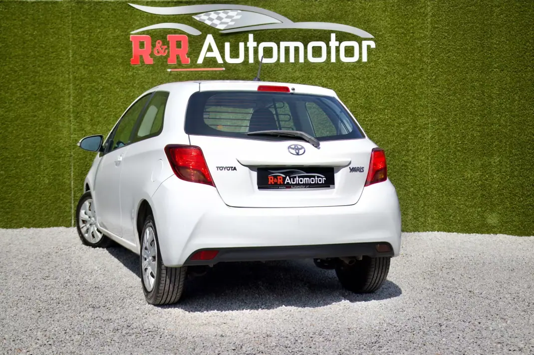 Toyota Yaris 1.4 d4d 2015 - 9900 EUR, 115000 km - 115000km - foto 2 de 15