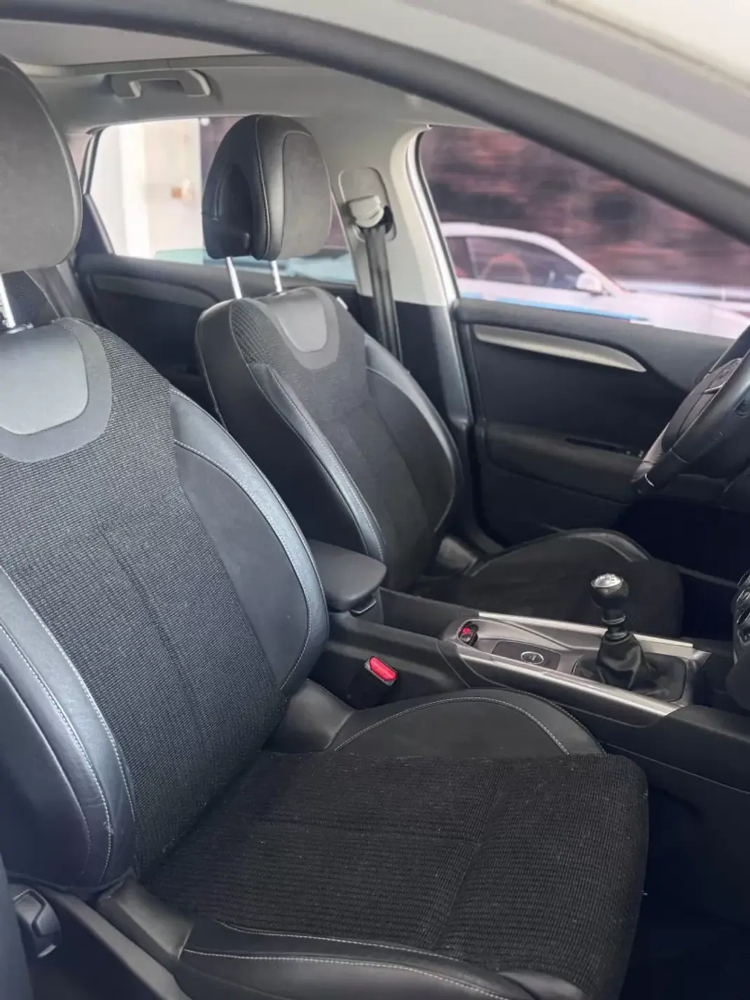 Citroën C4 2017 - 9900 EUR, 156000 km - AUTO.MOTO.pt - 156000km - foto 12 de 13