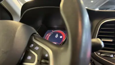 Renault Mégane 2016 - 12990 EUR, 130000 km - AUTO.MOTO.pt - 130000km - foto 23 de 37