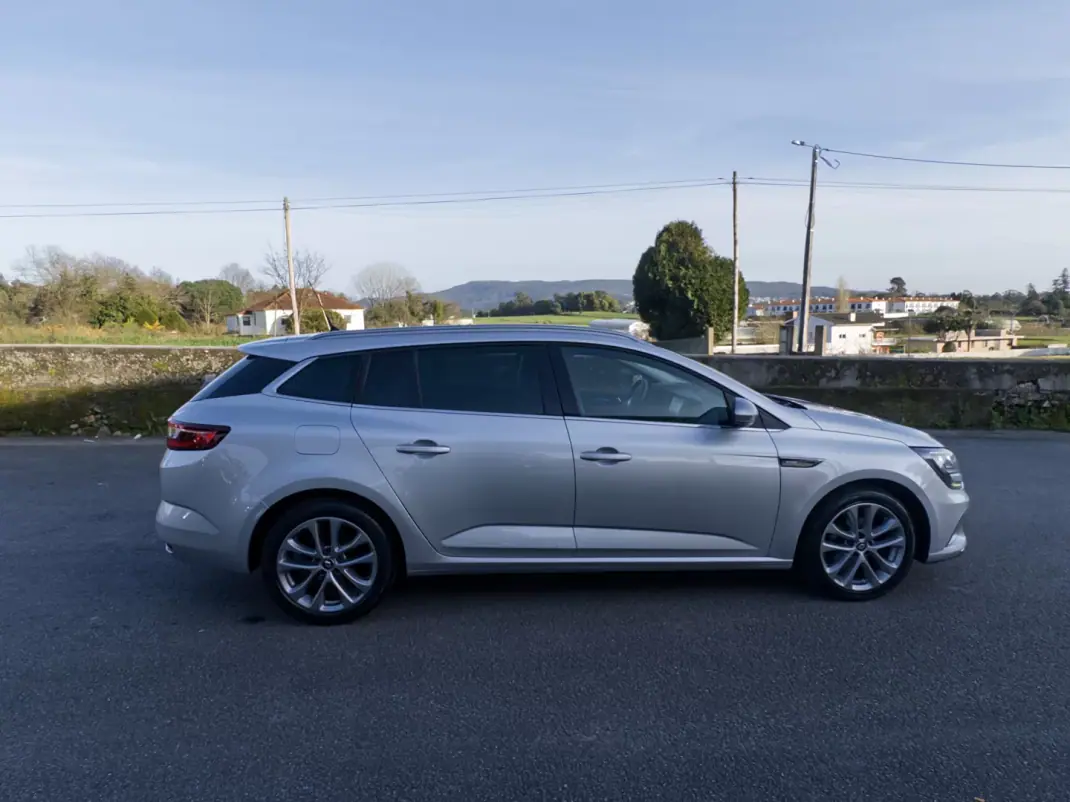 Renault Mégane Sport Tourer 2016 - 13990 EUR, 163000 km - AUTO.MOTO.pt - 163000km - foto 9 de 47