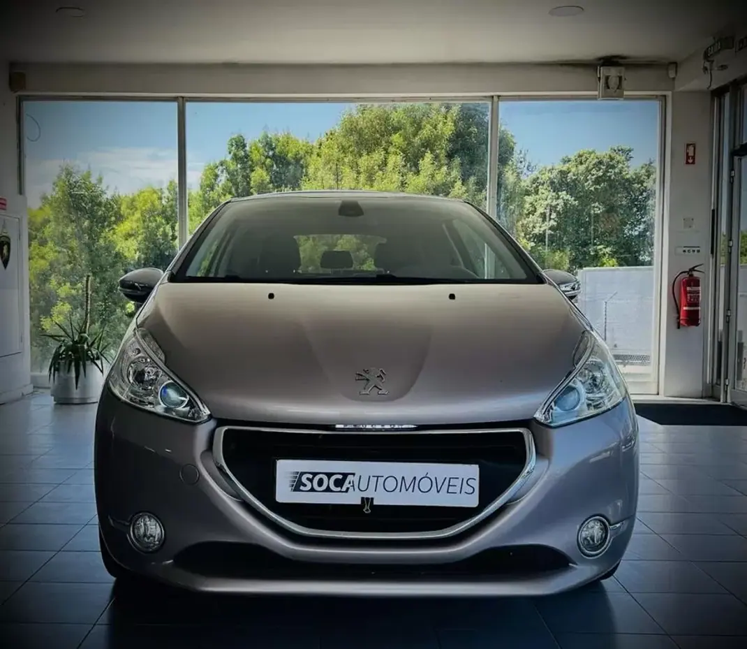 Peugeot 208 2014 - 9890 EUR, 177265 km - 177265km - foto 2 de 22