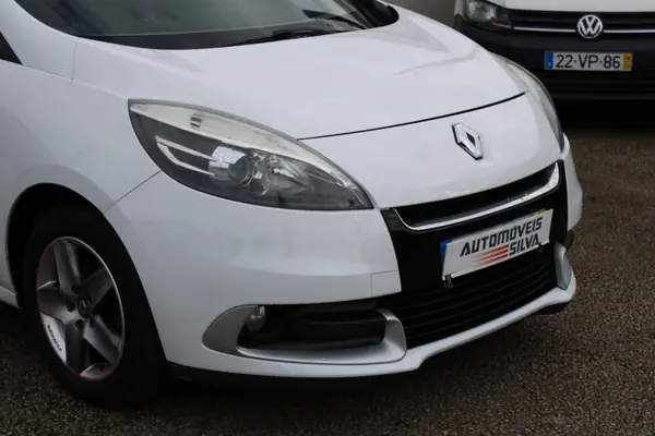 Renault Scénic 2012 - 7900 EUR, 212000 km - AUTO.MOTO.pt - 212000km - foto 6 de 21